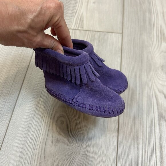 Minnetonka Infants Suede Back Flap 3" Round Toe Bootie Purple Size 2 - Picture 2 of 6